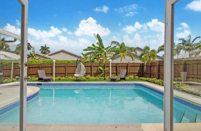 Casa Blanca ☀️ Tropical Pool ? 10 min to Beach