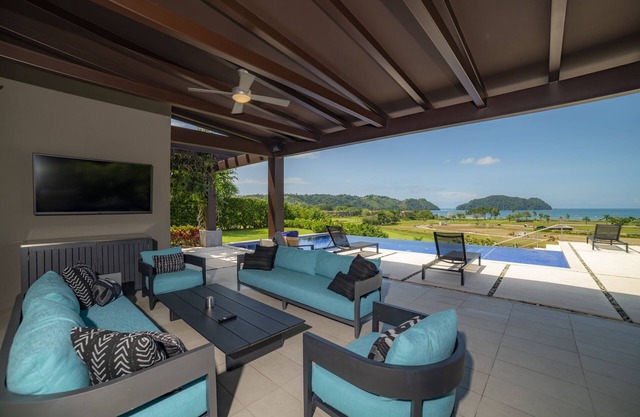Casa Blue Sail Ocean view private pool six bedrm