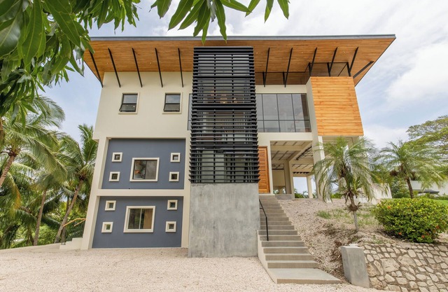 CASA BLUE SOL | HILLSIDE RETREAT & OCEAN VIEWS