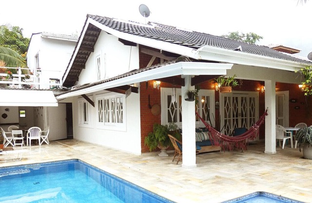 Casa c Wi-Fi, piscina e churrasqueira - Guaecá/SP