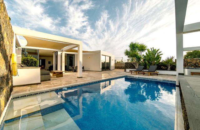 Casa Chani with heated pool in El Roque