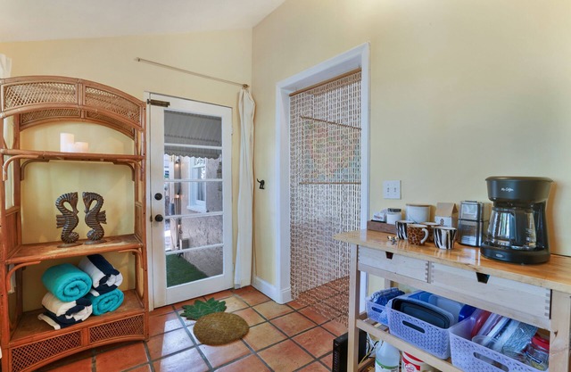 Casa Cielo Walk to Intracoastal & Antique Shops