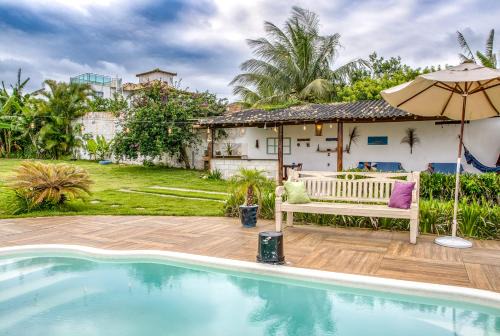 Casa com 3 Flats Quarto-Sala, Jardim, Piscina e Cozinha Externa Búzios