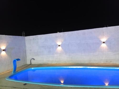 Casa com PISCINA em local tranquilo com valor acessível