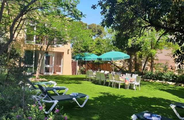 Casa con jardín a 45 metros de la playa. ES.