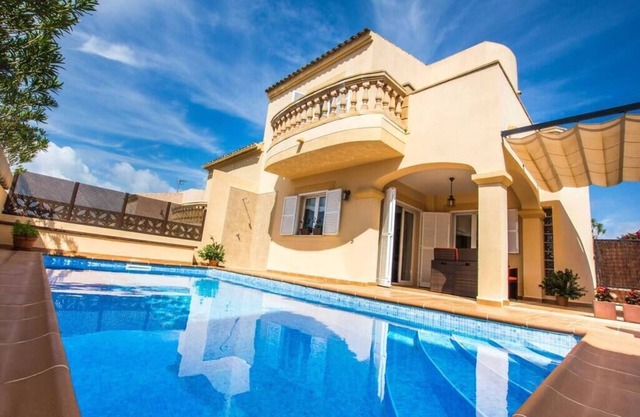 Casa con Piscina Cerca de la Playa