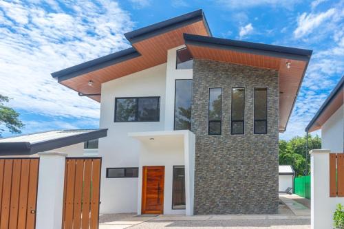 Casa Cretaceous Modern villa 10 min walk to the beach