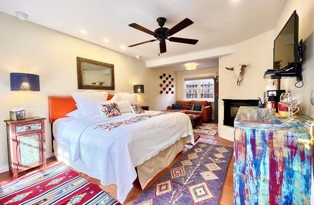 Casa Culinaria is one of the finest Santa Fe Boutique hotels, an intimate property, focused on truly welcoming guests to a beautiful place. Great care has been taken to create a setting honoring the history and beauty of the property and its location