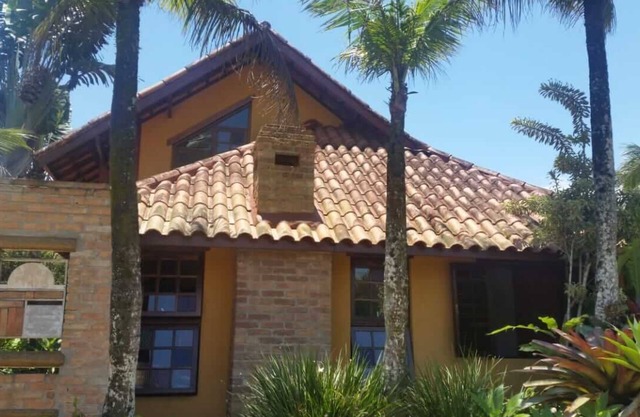 Casa da Vila, surrounded by nature, faces Rio Vermelho at the beach address!