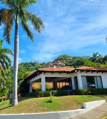 Casa de Encanto Tropical Villa
