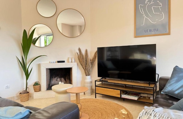 Casa de la Alegria, 3-bedroom house near Cabopino Beach, Marbella
