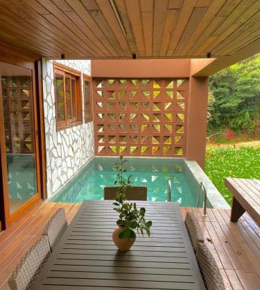 Casa de Luxo com Piscina Privativa - 3 Suítes - Resort Exclusivo