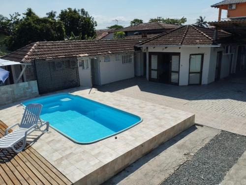 Casa de praia com piscina para 08 pessoas