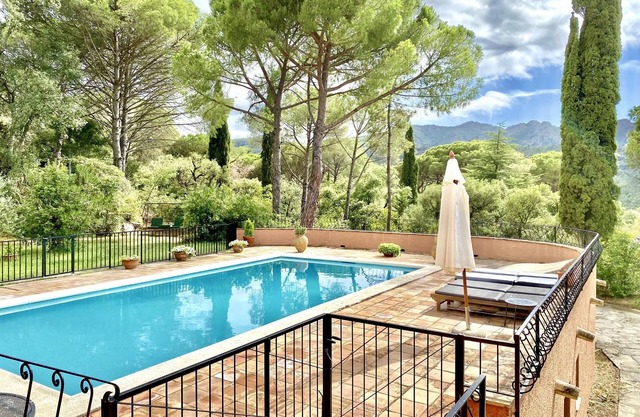 Casa del Cielo CostaBravaSi - With private pool, wifi, parking, barbecue .