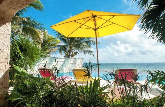 Casa Del Sol BEACHFRONT 7 Bedrm Villa, Infinity Pool, Sleeps 12-16 Option: 5 Rms