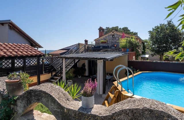 Casa Dvi Mendule, small rustic holiday home set in a village close to Novigrad