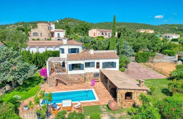 Casa El Mirador: Villa in the upper part of Cabanyes with magnificent sea view.