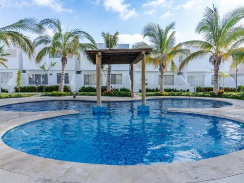 Casa en fraccionamiento privado con alberca y asadores - Almarena 1438