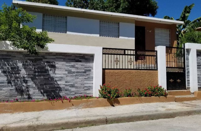 Casa familiar, buen vecindario, cerca la playa