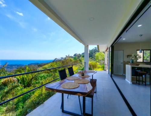Casa Flores Ocean view 10 min to Carrillo