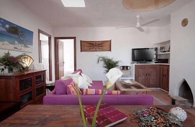 CASA GRANDE, 3 rooms, 150m far from the Beach. Very well maintained.