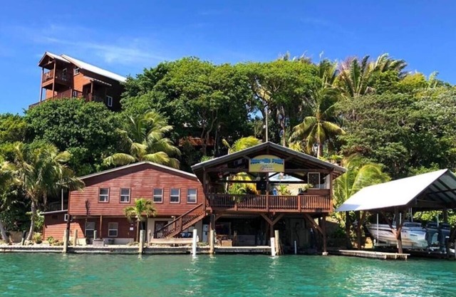 Casa Grande, 4 Bedroom Home with Amazing Ocean Views