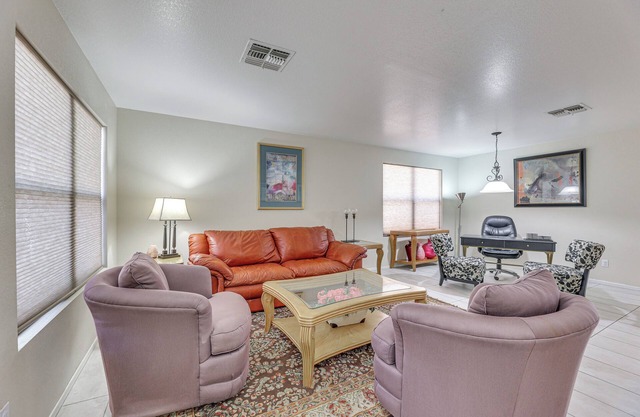 Casa Grande Home Near Golf, Dining & Shops!