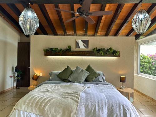 Casa Haru, Hermosa casa con alberca climatizada, jardín, asador y tombling, capacidad para 14 personas, 5 recámaras, 8 camas, 5 baños estacionamiento para 4 autos