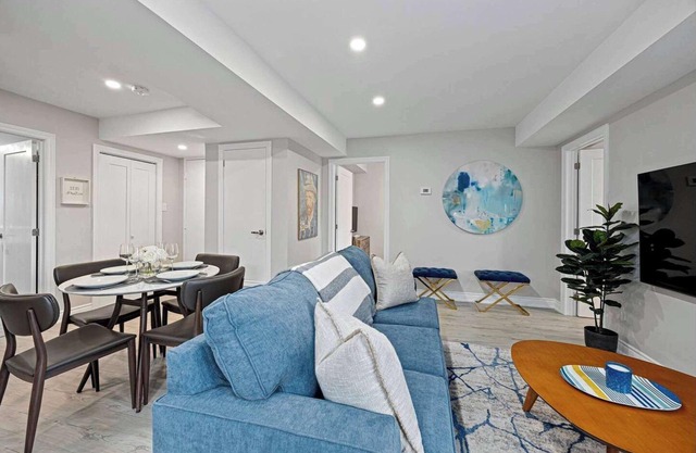 Casa Hotel: Stylish Modern Family Suite w Patio