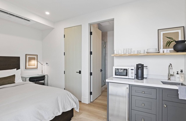 Casa Jardin Unit 2-Boutique Suite in Downtown Santa Barbara