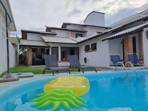 Casa Jurere Internacional 4 quartos piscina churrasqueira e 300m do mar