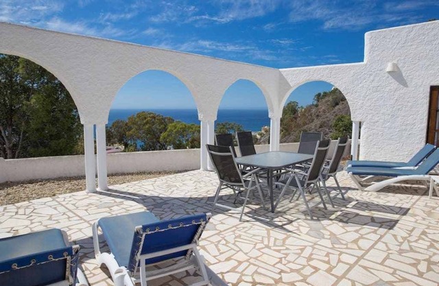 Casa Kate 3 Bedroom mountain villa with sea views