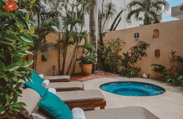 Casa La Buena Vida Villa steps from the beach with a Pool! +Bikes