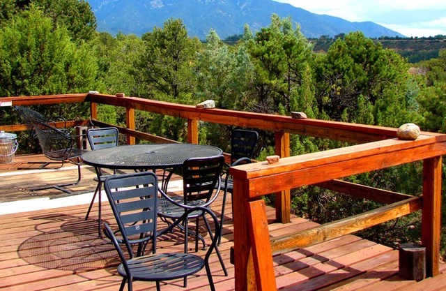 Casa La Ceja Private serene setting, Sweeping Mountain Views Deck Hot Tub