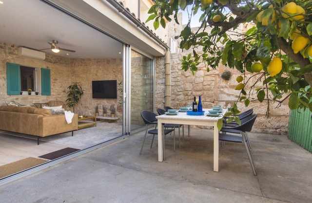 Casa La Limonera. Townhouse with pool for up to 6 persons in Santanyi