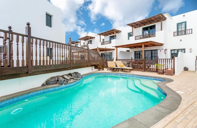 Casa Lila - Shared Pool - Close to Seafront Promenade - Sea Views from upper terrace