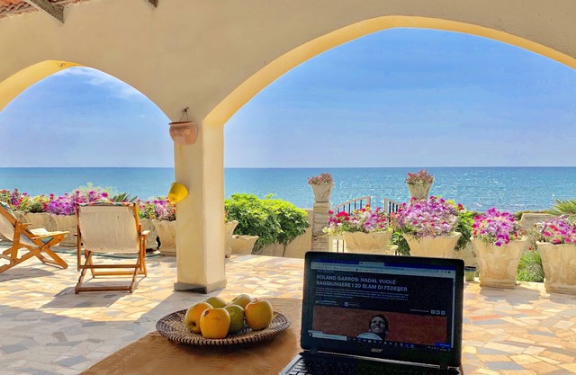 Casa Ludovica, romantic villa by the sea