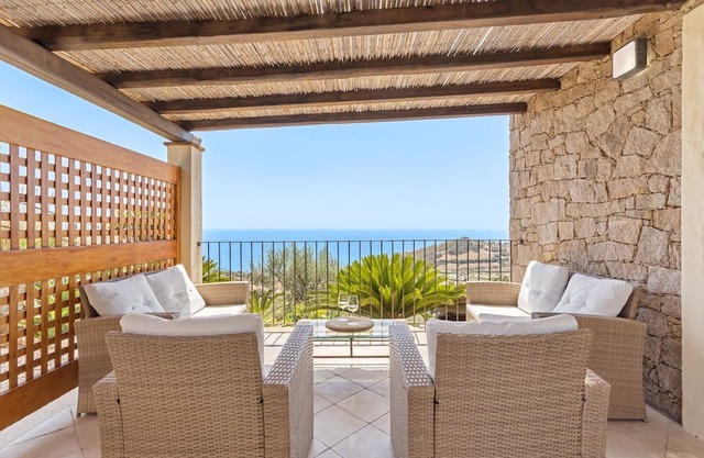 Casa Lulù with seaview and shared pool