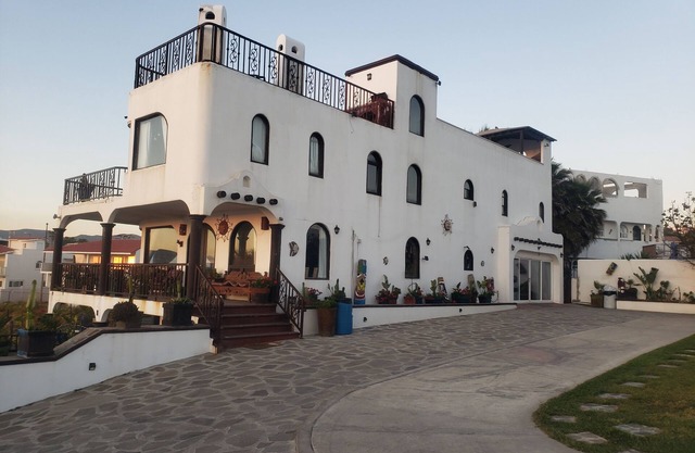 Casa Luna - Large Oceanfront Villa - sleeps 20+ pool, jacuzzi, beachfront & bbq