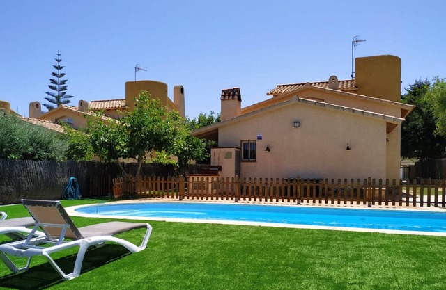 Casa Neus Bara II, wifi, Garden and pool, 5 minutes from the beach.