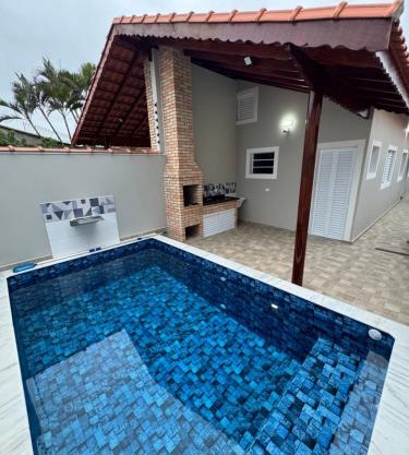 Casa nova na praia com piscina - Mongaguá