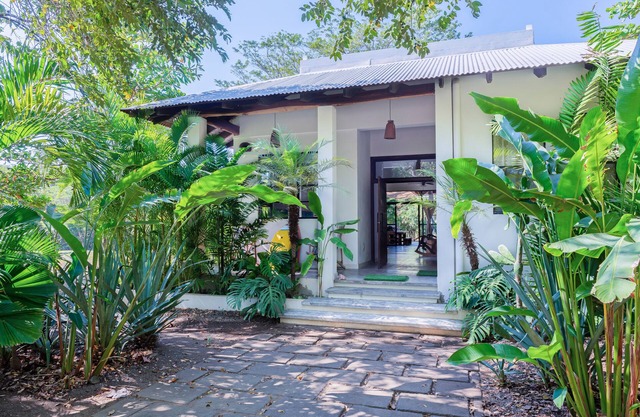 Casa Palmera - Modern Tropical Beach House, Finca Del Mar