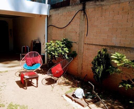 Casa rústica con cochera privada