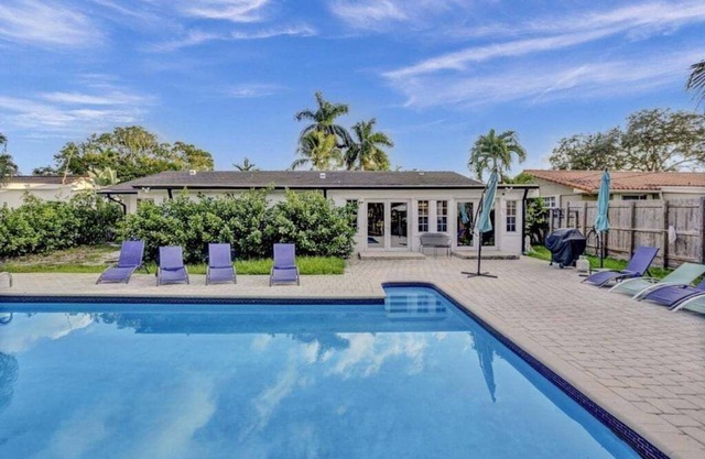 Casa Ria 7BR Luxury House & Private Pool Near Aventura Mall
