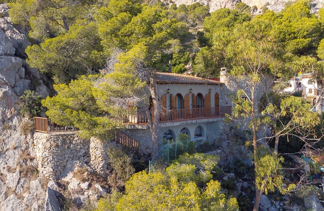 Casa Roca Vista, vacation home located on a rocky point in the Roca Maura neighborhood.