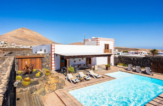 Casa Rural Hero - Five Bedroom Villa, Sleeps 10