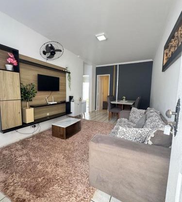 Casa solta para 6 a 8 pessoas bem localizada