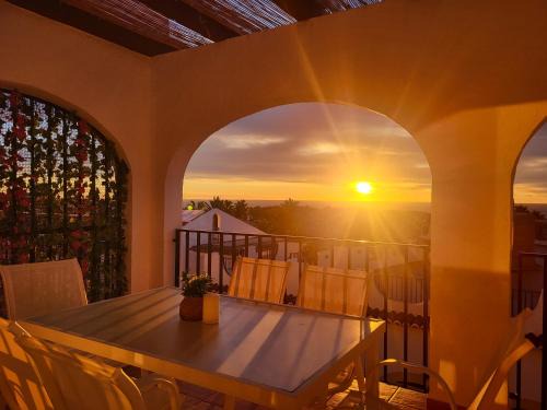 Casa Sunrise - Costa Blanca House with Rooftop, 5 Swimming Pools and Panoramic Sea- and views at Peñon de Ifach