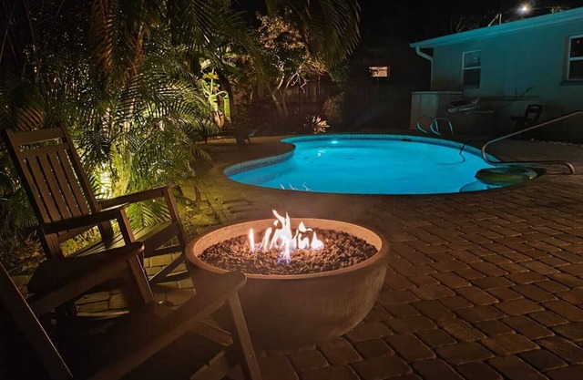 Casa Tipica! 4-bedroom tropical oasis in Merritt Island with heated pool