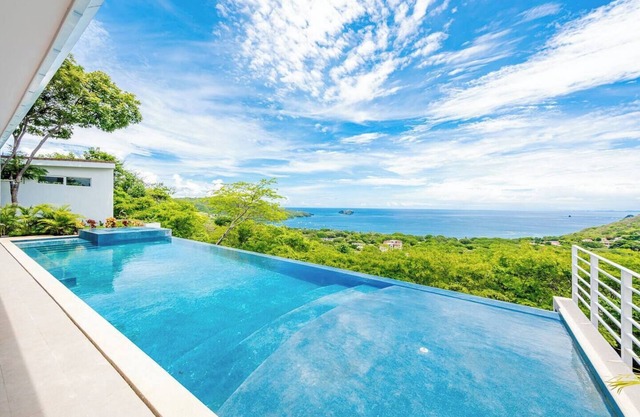 Casa Tres Vistas Bonitas – Luxurious Ocean Villa with Private Pool, Dual Kitchens, and Comfort Amenities